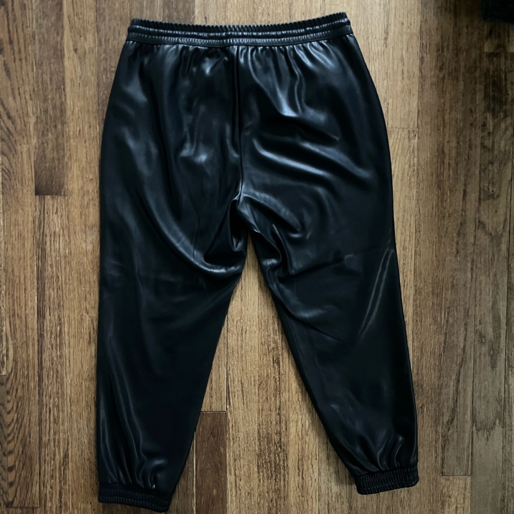 Banana Republic Black Vegan Faux Leather Jogger Pants Sz MP medium petite - Picture 11 of 11